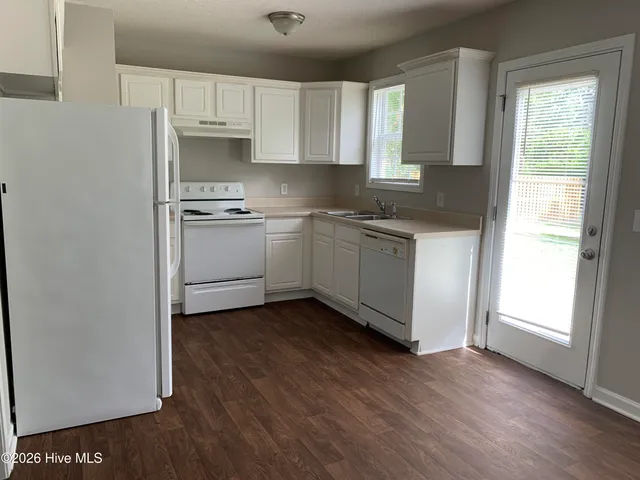 $1,750 | 4836 Acres Drive, Wilmington, NC 28411