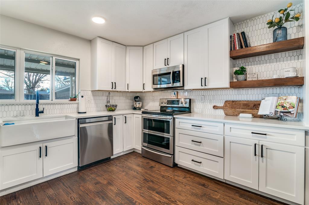 4225 Wayfaring Street Mesquite, TX 75150 - Photo 2 of 26 a kitchen with appliances a sink and cabinets