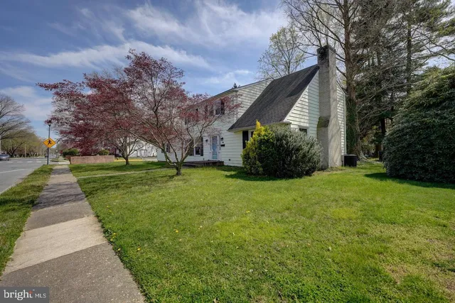 a view of a garden with pathway