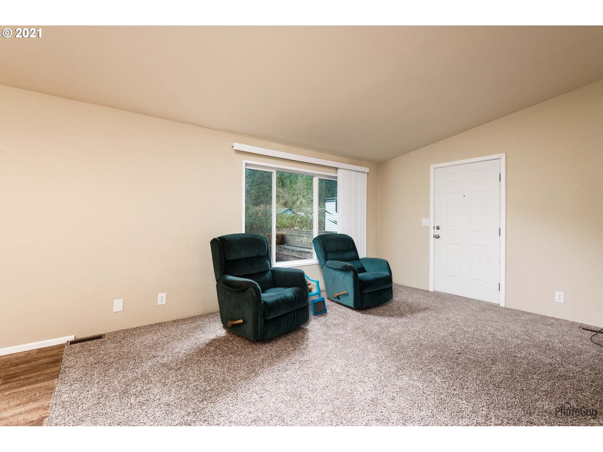 37627 Row River Road Dorena, OR 97434 - Photo 14 of 32