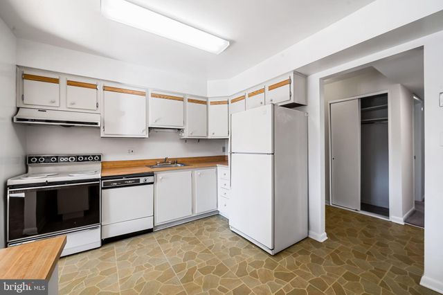 $245,000 | 3 Bailiffs Court, Unit 302, Lutherville-Timonium, MD 21093