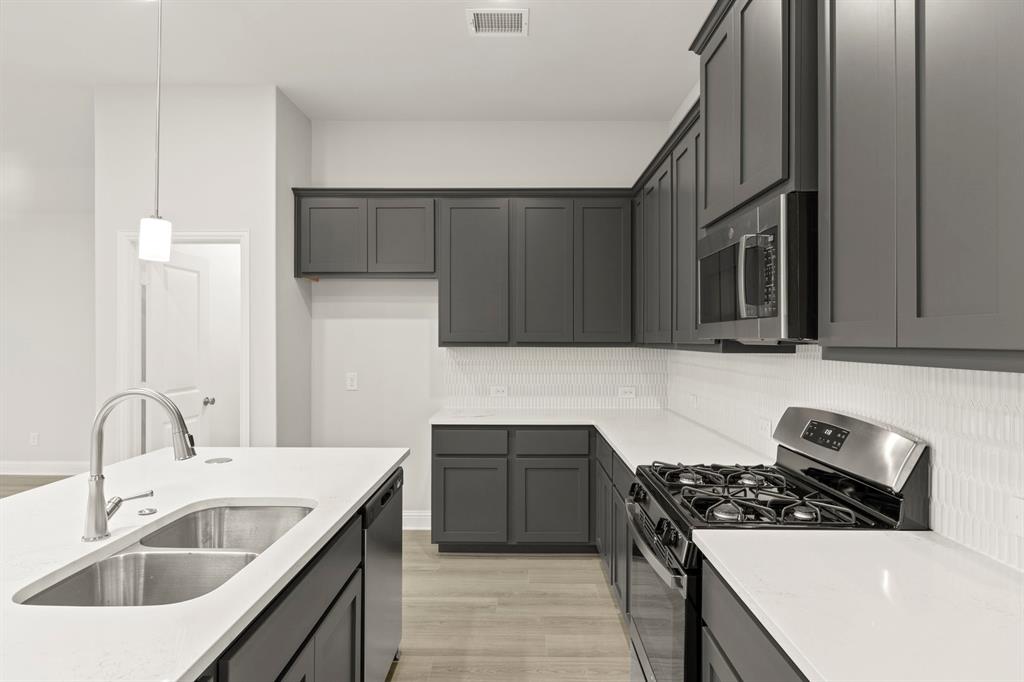 1232 Redcoat Drive Forney, TX 75126 - Photo 4 of 34 13. 1232 Redcoat - Kitchen (3)