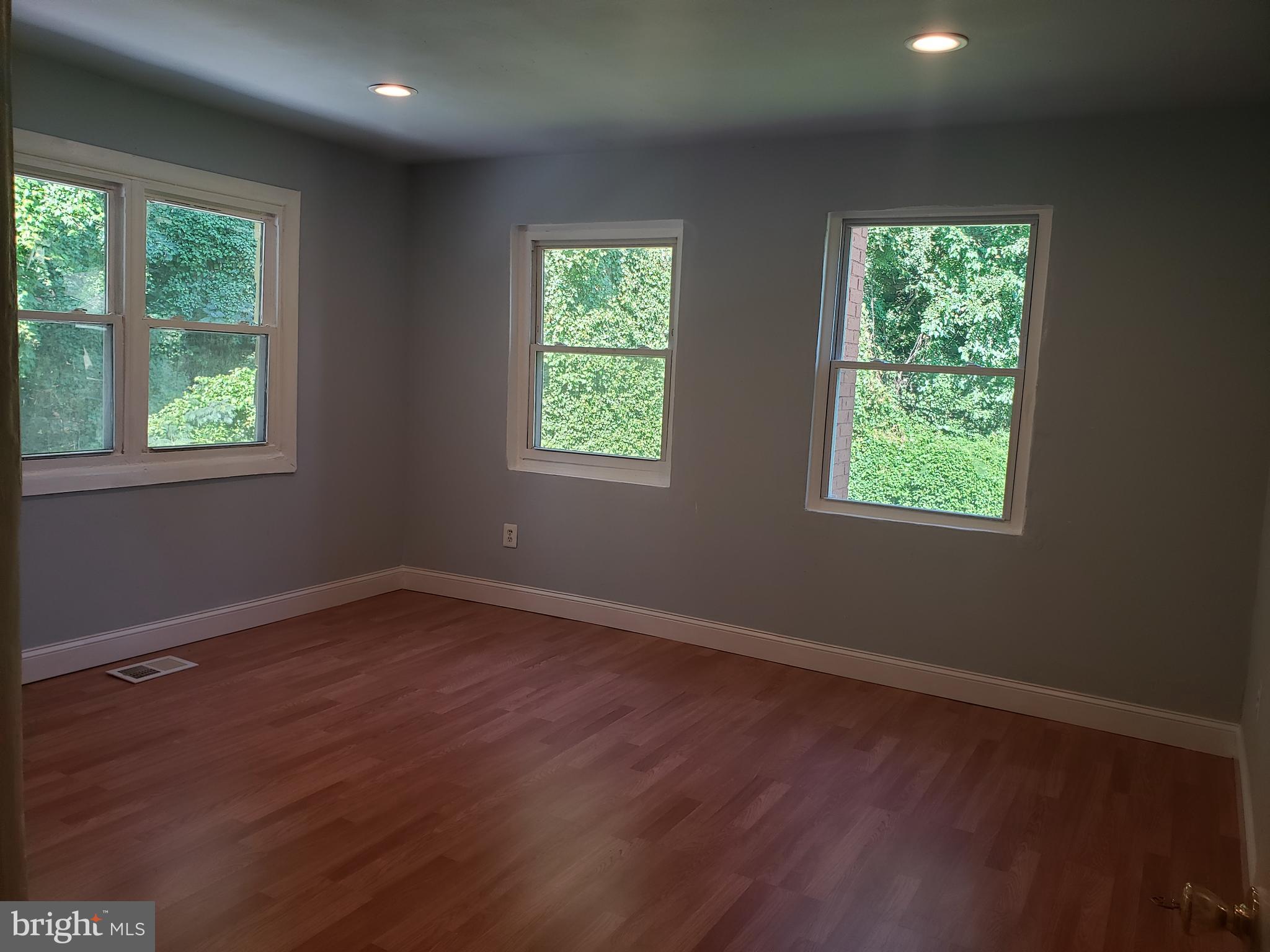 1010 Addison Road South Capitol Heights, MD 20743 - Photo 10 of 28 Main level bedroom 2