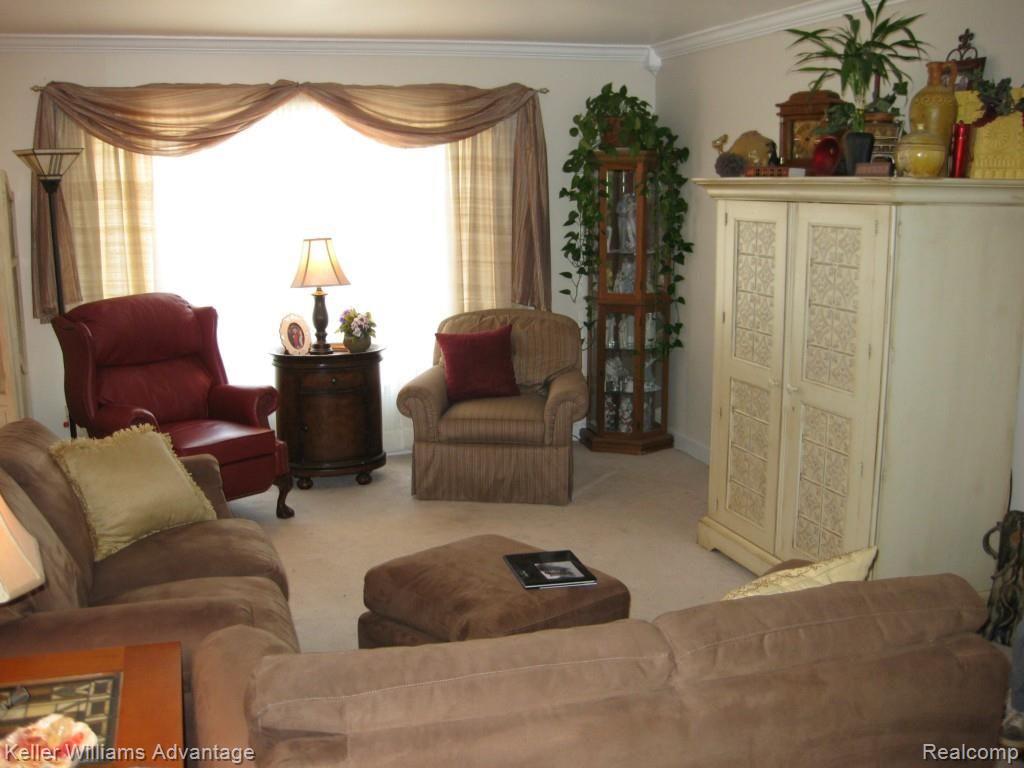 6532 Edgewood Road Canton, MI 48187 - Photo 13 of 32 13 liv rm.jpg