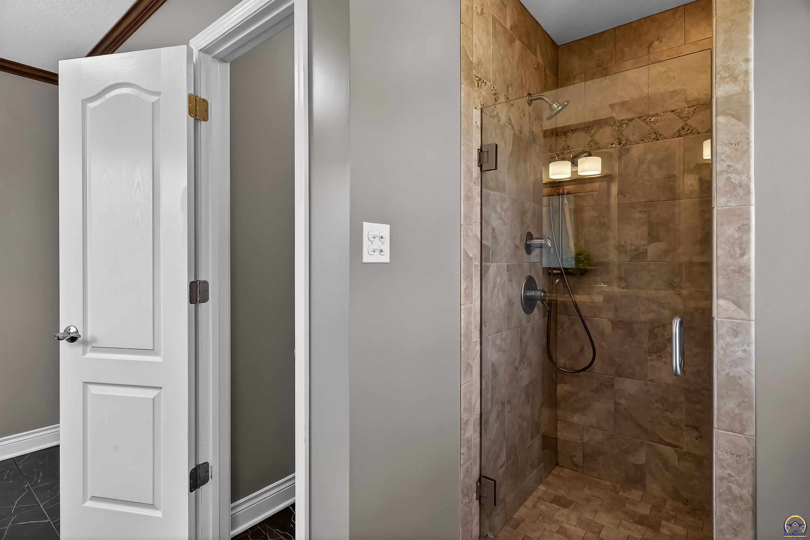5934 Southwest 47th Street Topeka, KS 66610 - Photo 25 of 58
