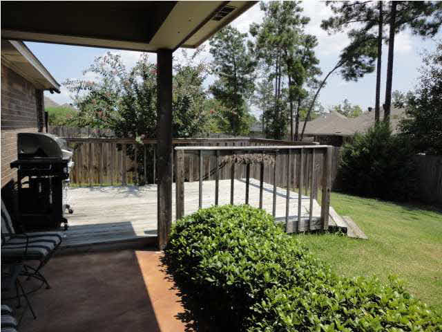 333 Kings Ridge Circle Brandon, MS 39047 - Photo 15 of 15 Covered patio and deck