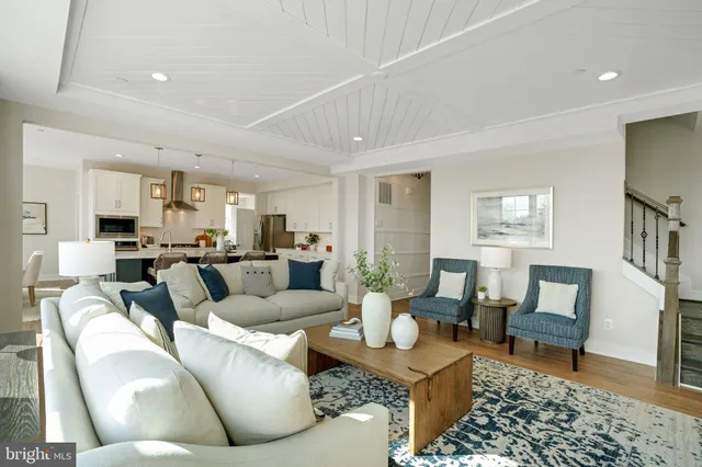 $799,990 | Falls, Sparks, MD 21152