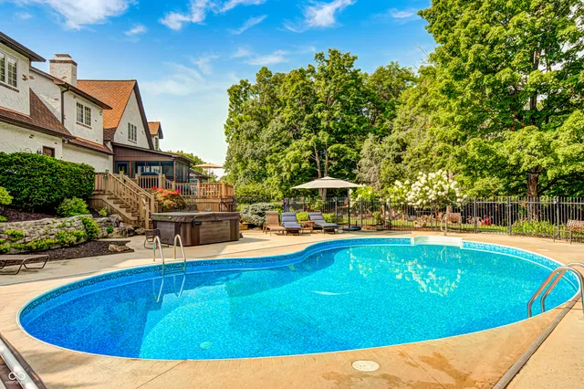 $925,000 | 6737 La Tour Circle, Indianapolis, IN 46278