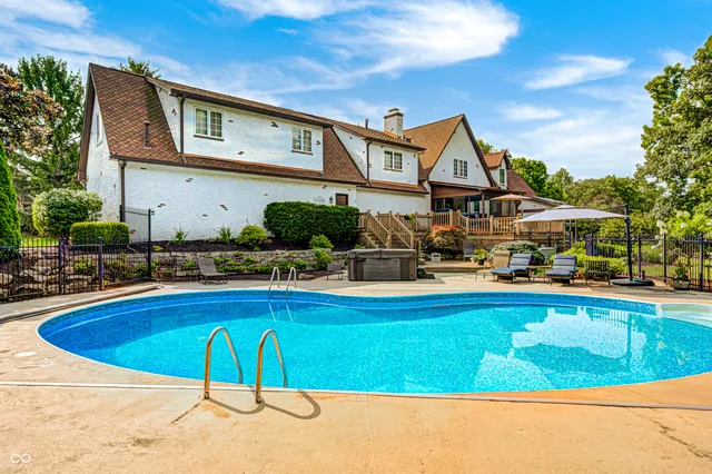 $925,000 | 6737 La Tour Circle, Indianapolis, IN 46278