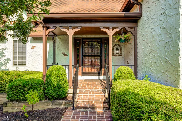 $925,000 | 6737 La Tour Circle, Indianapolis, IN 46278