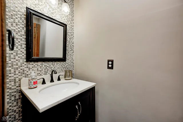 $925,000 | 6737 La Tour Circle, Indianapolis, IN 46278