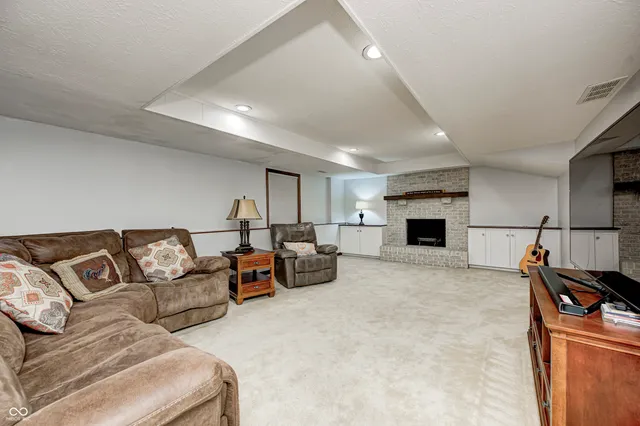 $925,000 | 6737 La Tour Circle, Indianapolis, IN 46278