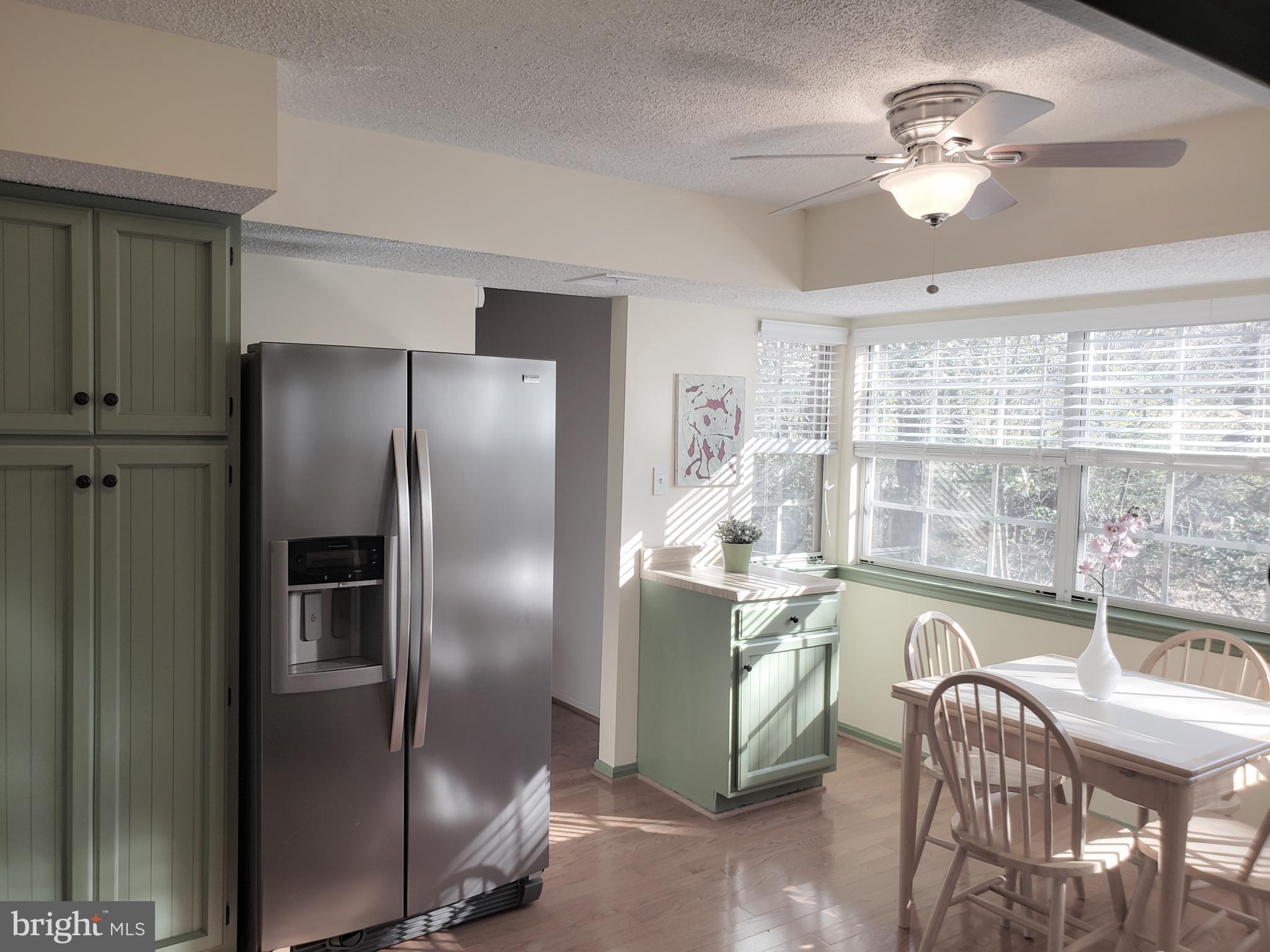 11343 Baroque Road Silver Spring, MD 20901 - Photo 11 of 43 Kitchen:beautiful natural light through 5 windows