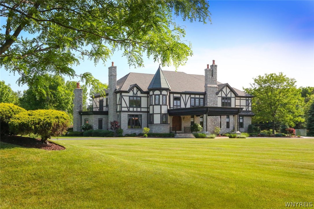 5001 Donnington Road Clarence, NY 14031 - Photo 1 of 1 Exterior Front