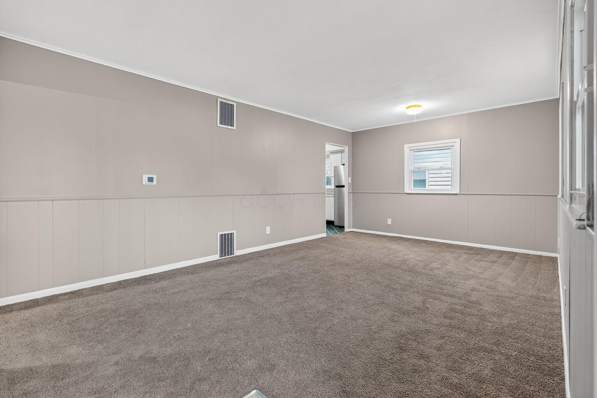290 South Hampton Road Columbus, OH 43213 - Photo 8 of 32
