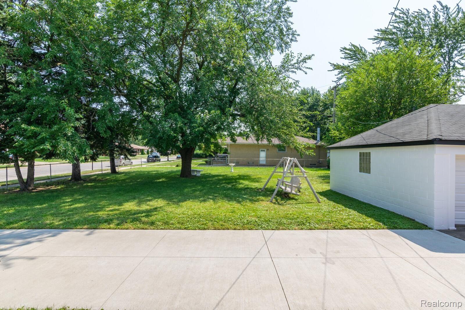 21560 Kelly Road Eastpointe, MI 48021 - Photo 20 of 23 22_DSC_8754_mls.jpg