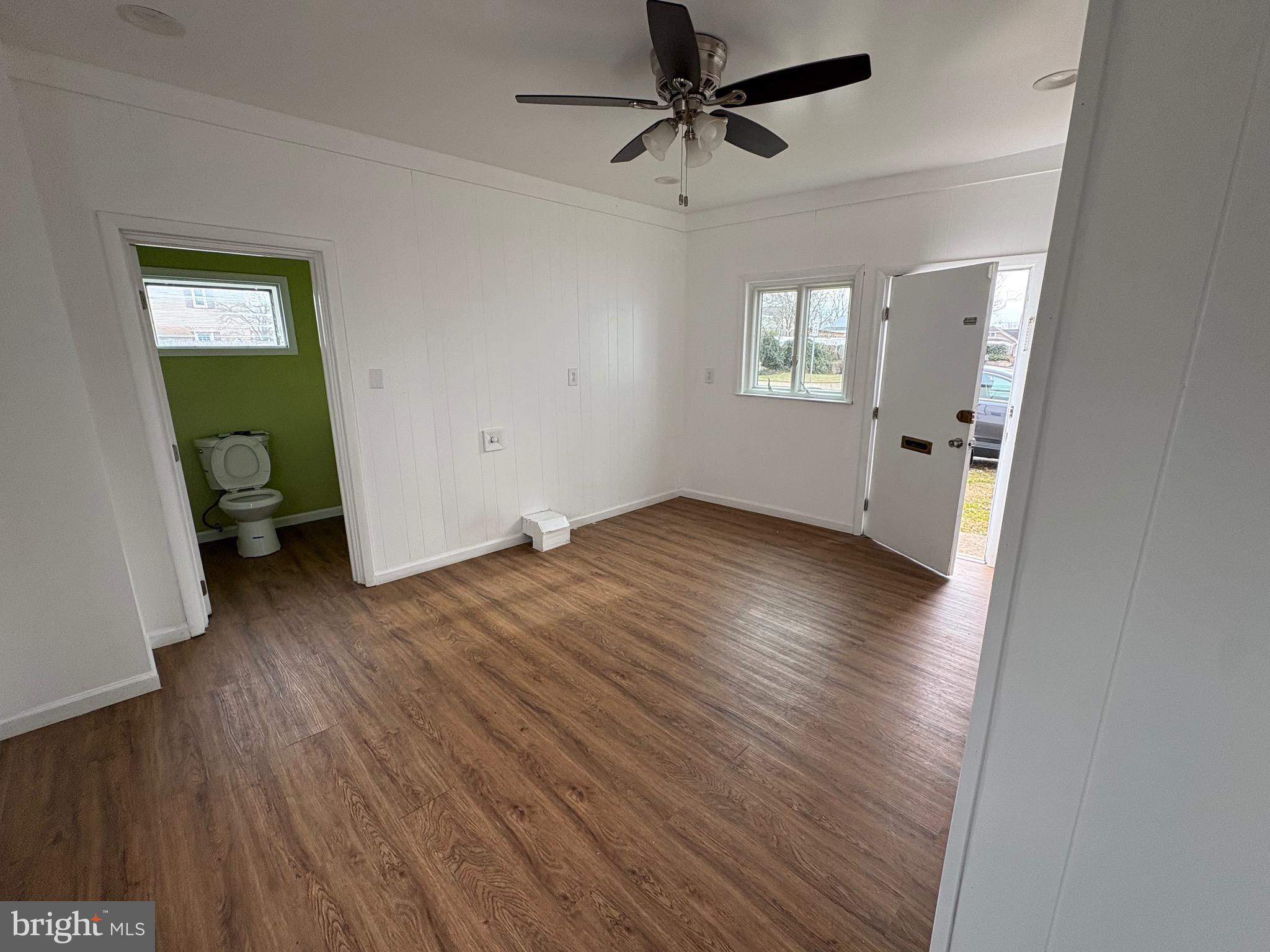 2713 Hammonds Ferry Road Halethorpe, MD 21227 - Photo 15 of 18 Living room