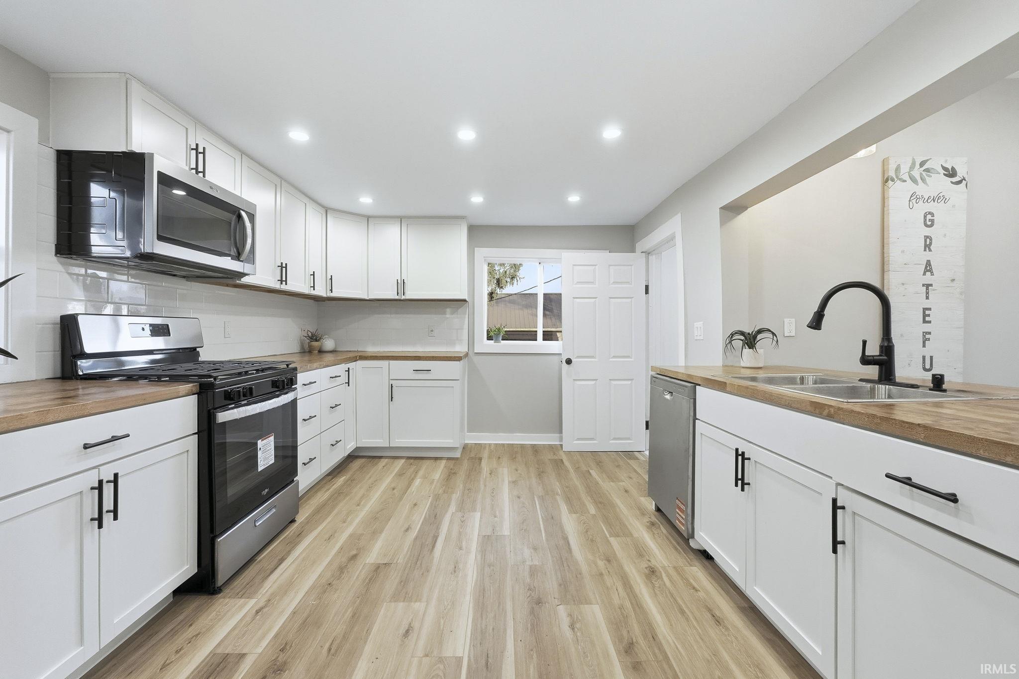 1024 Adams Street Decatur, IN 46733 - Photo 4 of 29