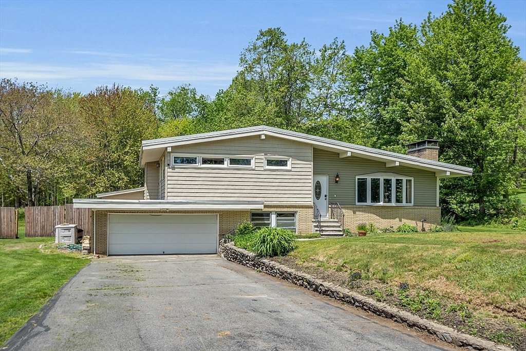 197 Upper North Row Road Sterling, MA 01564 - Photo 1 of 42 Gallery Image 1