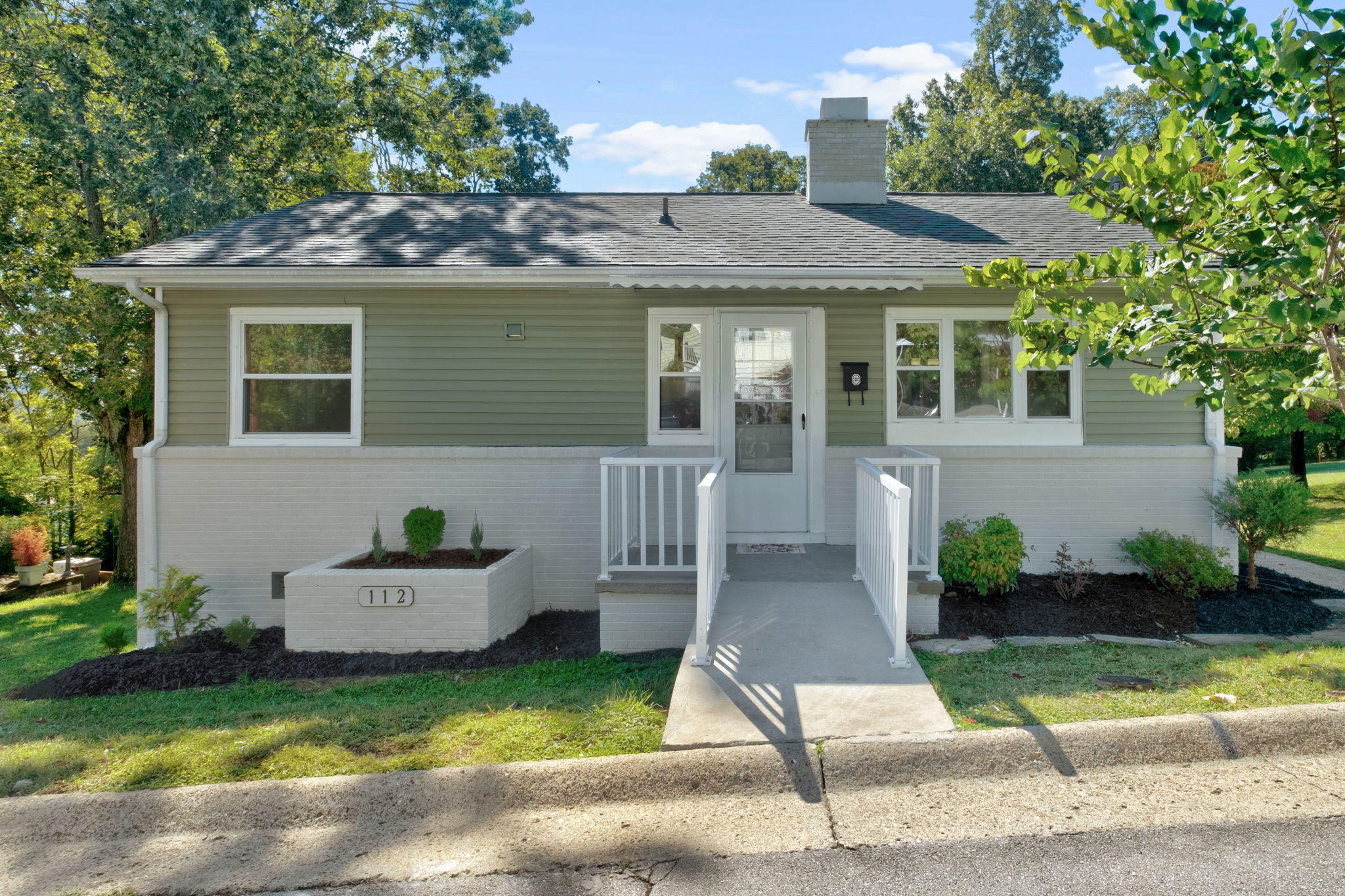 112 East Magnolia Lane Oak Ridge, TN 37830 - Photo 1 of 37 112+E+Magnolia+Ln+Oak+Ridge-0-web