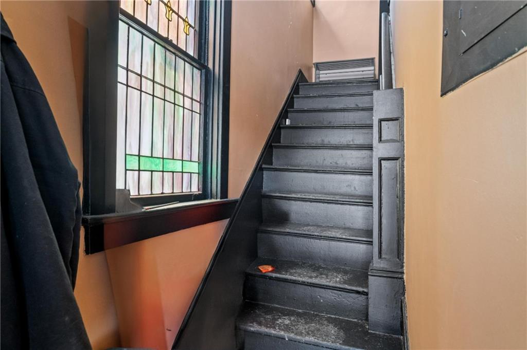 238 Shadyhill Road Pittsburgh, PA 15205 - Photo 14 of 25 Unit 2 Entry