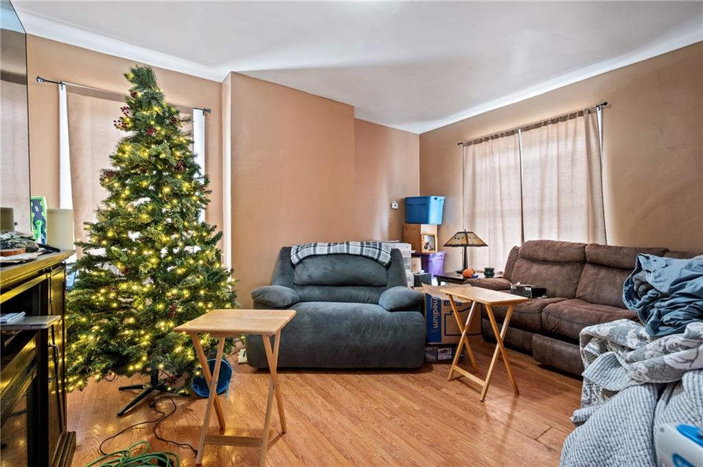 238 Shadyhill Road Pittsburgh, PA 15205 - Photo 18 of 25 Unit 2 Living Room