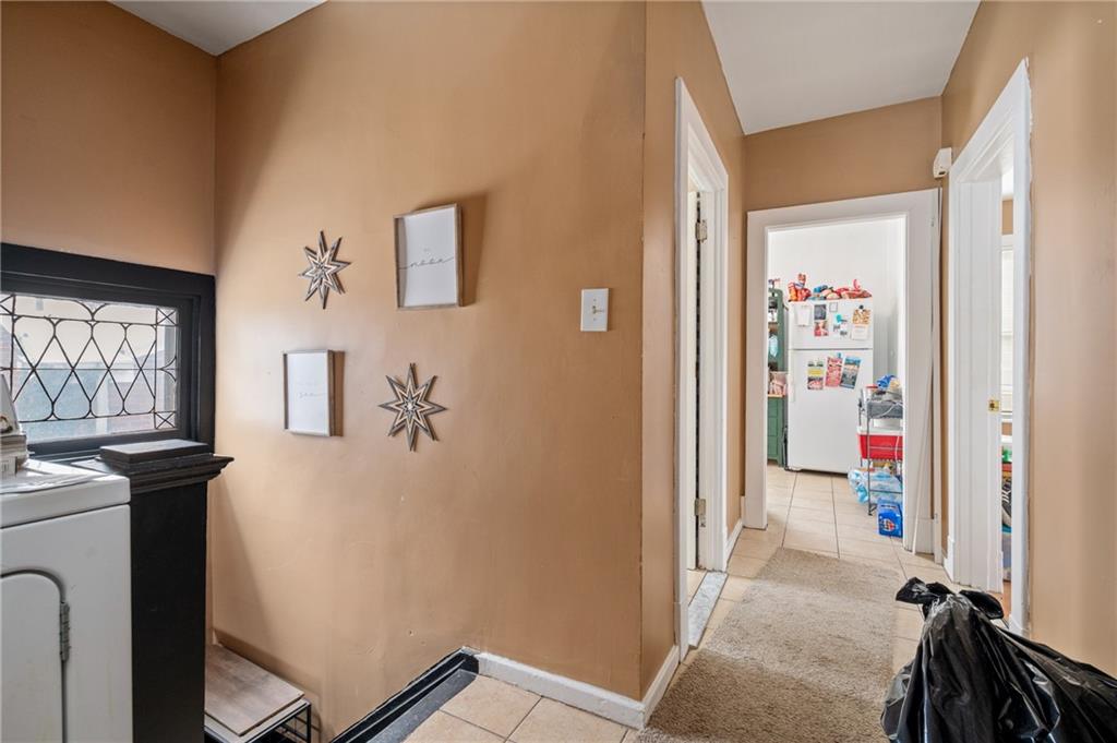 238 Shadyhill Road Pittsburgh, PA 15205 - Photo 23 of 25 Unit 2 Upper Hallway