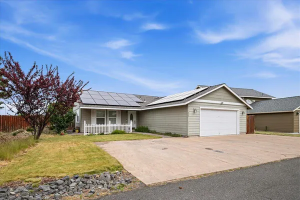 $335,000 | 512 Southeast Ponderosa Drive, Madras, OR 97741
