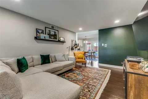 $420,000 | 11147 Paddock Circle, Dallas, TX 75238