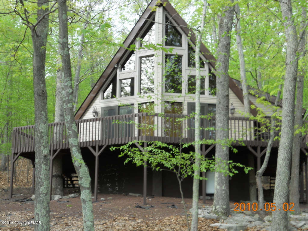 1284 Winchester Way Bushkill, PA 18324 - Photo 1 of 17 FRONT OF HOME