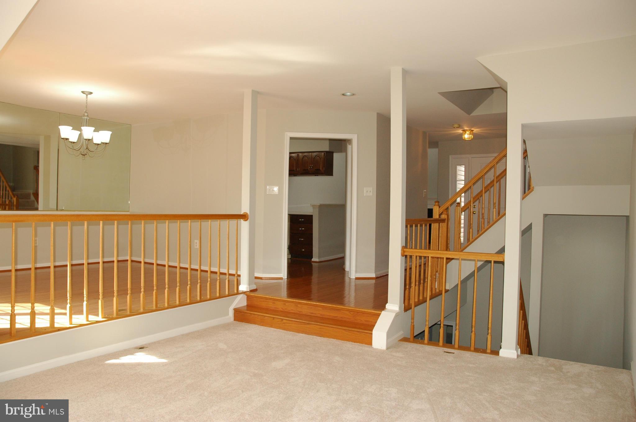 20409 Remsbury Place Gaithersburg, MD 20886 - Photo 11 of 30 Living Room