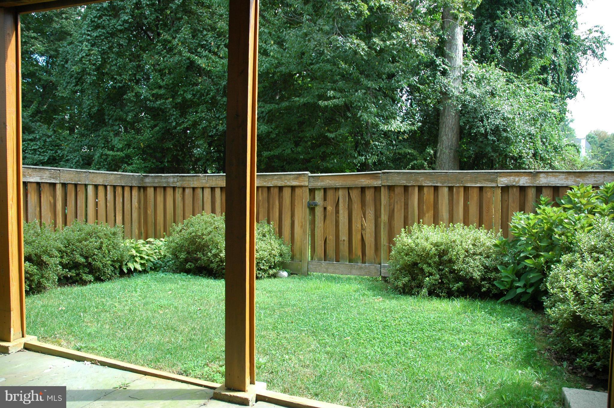 20409 Remsbury Place Gaithersburg, MD 20886 - Photo 26 of 30 Exterior (Rear)