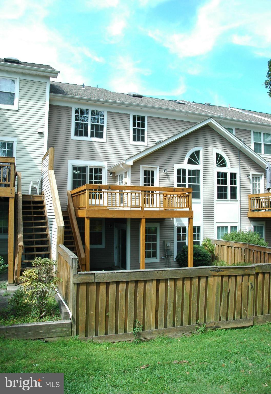 20409 Remsbury Place Gaithersburg, MD 20886 - Photo 28 of 30 Exterior (Rear)