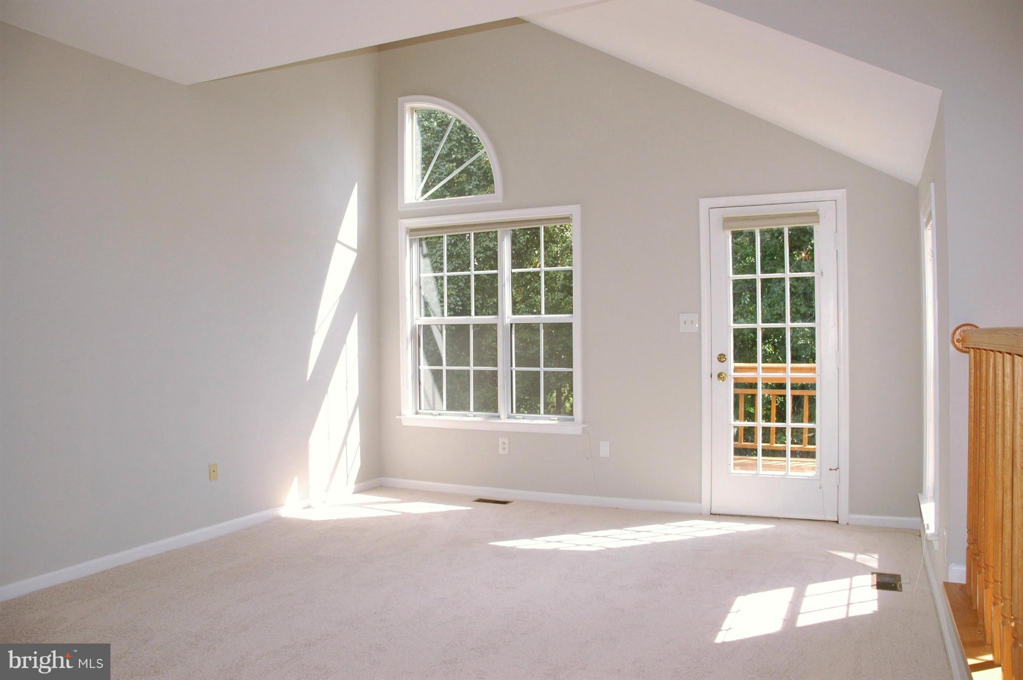 20409 Remsbury Place Gaithersburg, MD 20886 - Photo 10 of 30 Living Room