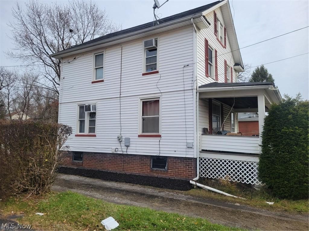 1911 Youngstown Road Southeast Warren, OH 44484 - Photo 2 of 17 View of property exterior
