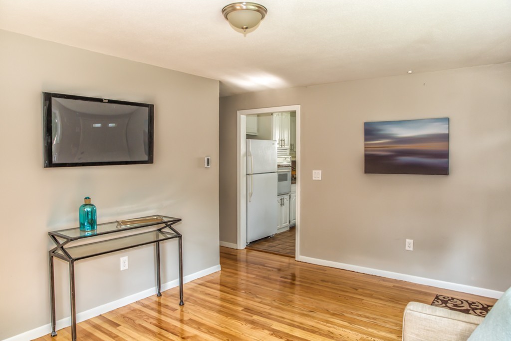 92 Lorimer Street Springfield, MA 01151 - Photo 10 of 27 Gallery Image 10
