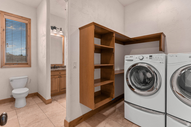 2464 East Granite Way St. George, UT 84790 - Photo 79 of 106 Laundry area featuring a textured wall, washing machine and dryer, and it opens up to a full bathroom