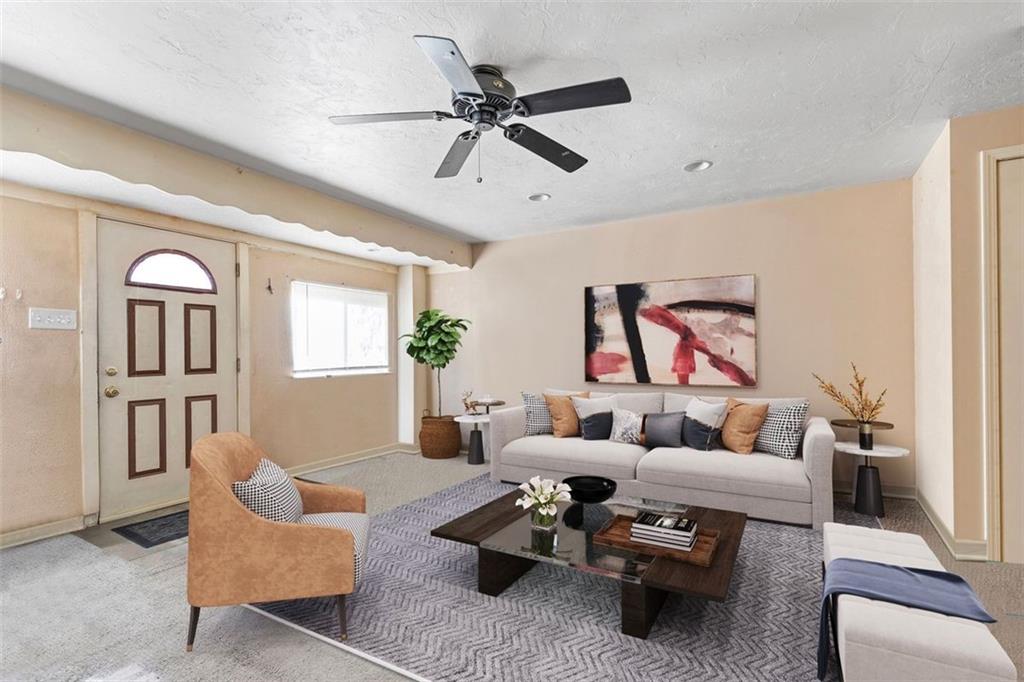 403 Ormsby Avenue Pittsburgh, PA 15210 - Photo 22 of 32 a living room with furniture