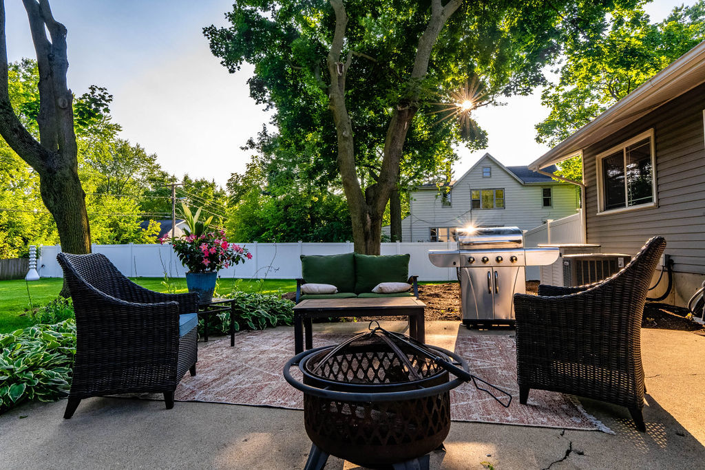 1353 East Palatine Road Palatine, IL 60074 - Photo 5 of 47