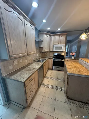 $2,800 | 182 Hewitt Street, Bridgeport, CT 06607