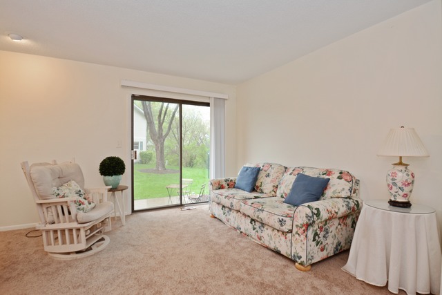 5300 Woodland Drive, Unit B Oak Forest, IL 60452 - Photo 2 of 10