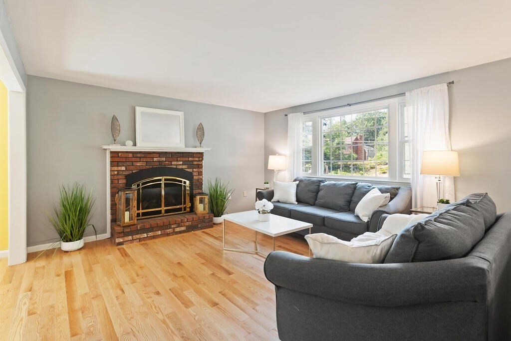 149 Cranberry Road Dracut, MA 01826 - Photo 4 of 35 Gallery Image 4