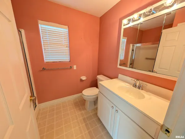 $219,000 | 1506 Apache Drive, Marion, IL 62959