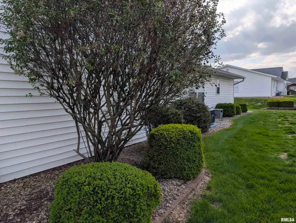 $219,000 | 1506 Apache Drive, Marion, IL 62959