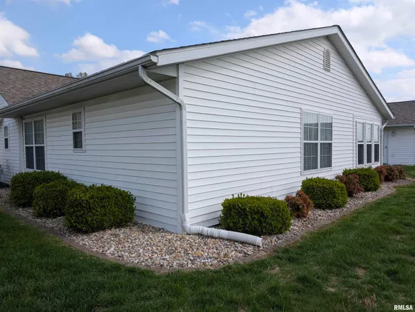 $219,000 | 1506 Apache Drive, Marion, IL 62959