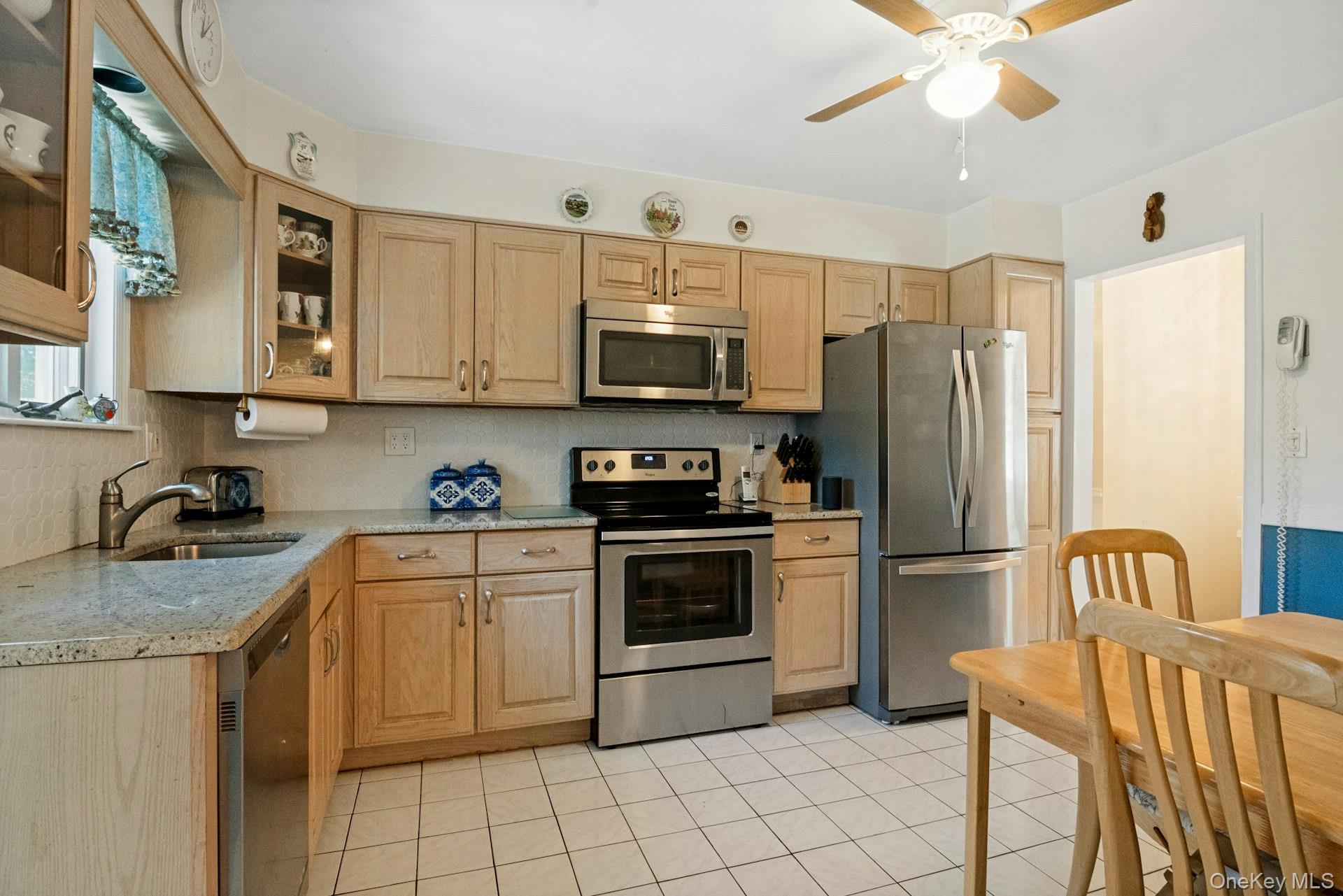82 Holbrooke Road White Plains, NY 10605 - Photo 14 of 33 Eat in Kitchen