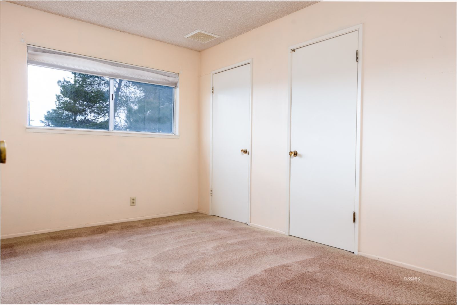 723 West Church Avenue Ridgecrest, CA 93555 - Photo 17 of 24 a view of an empty room with a window