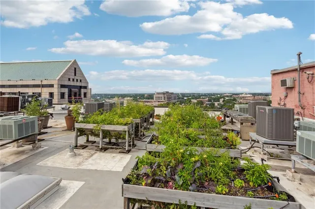 $300,000 | 87 Peachtree Street Southwest, Unit 209, Atlanta, GA 30303