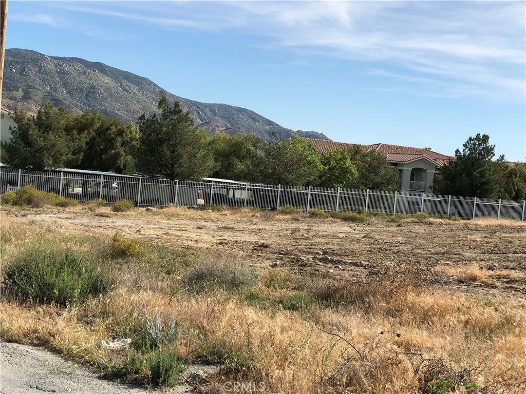 a swimming pool with mountain view