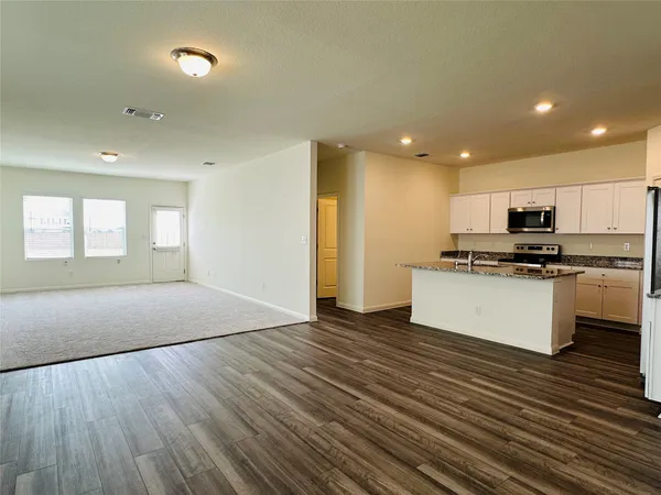 $2,300 | 108 Pronghorn Street, Hutto, TX 78634